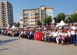 Binlerce Kosovalı Türkiye İçin Yürüdü